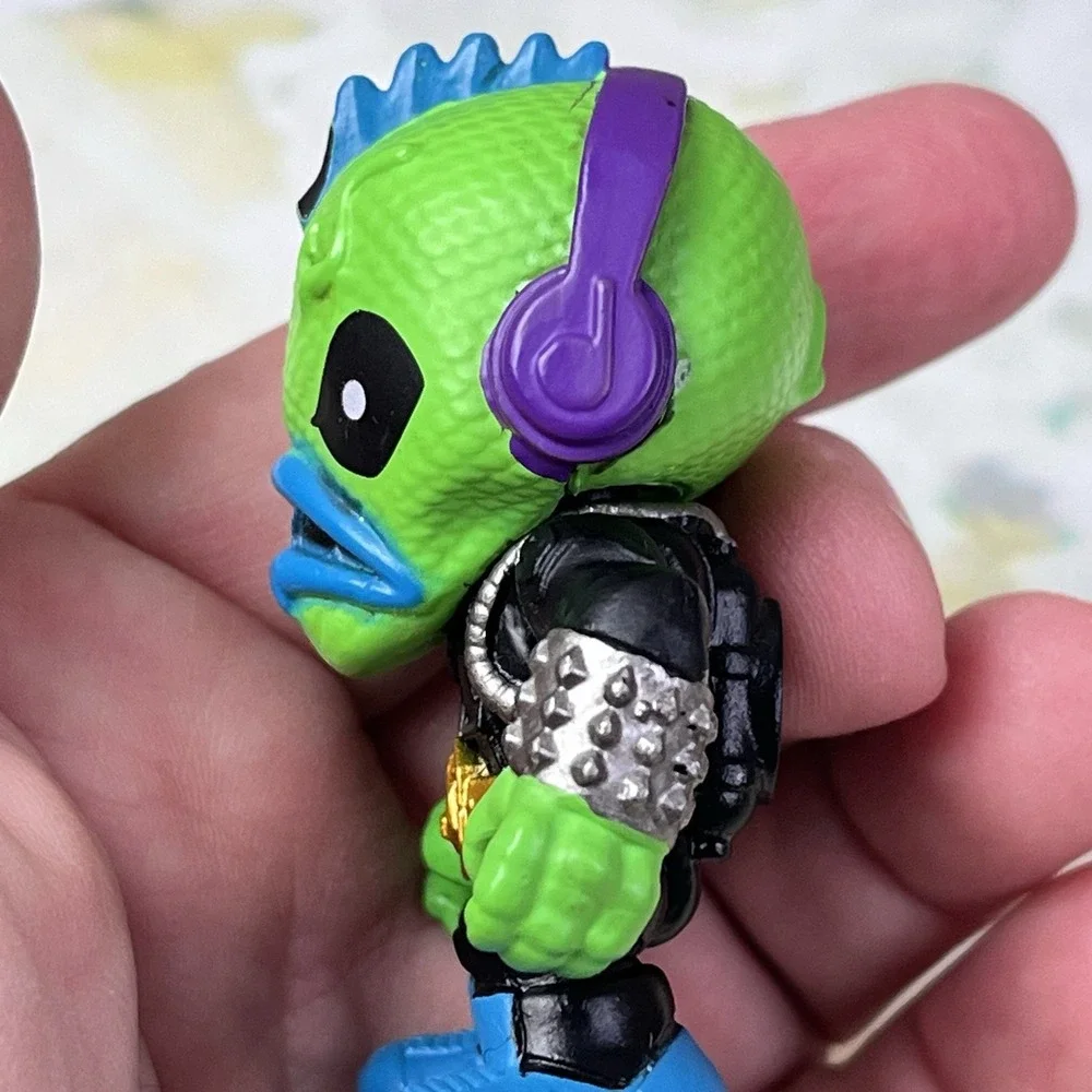 Treasure X Sunken Gold Syd Fish Figure Neon Green Alien Toy Collectible